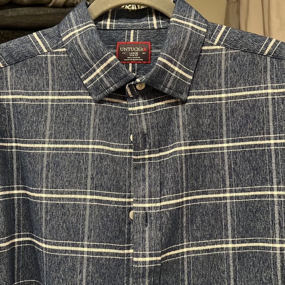 Flannel Untuckit button down - Picture 1 of 5